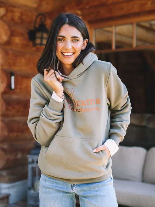 Hoodie "Less Drama More Kaiserschmarrn" - oliv