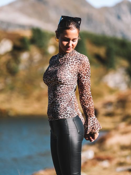 Shirt "Feline Flair"