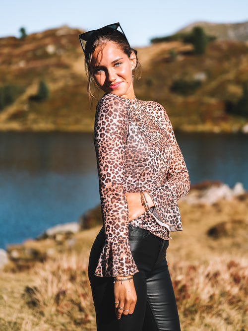 Shirt "Feline Flair"