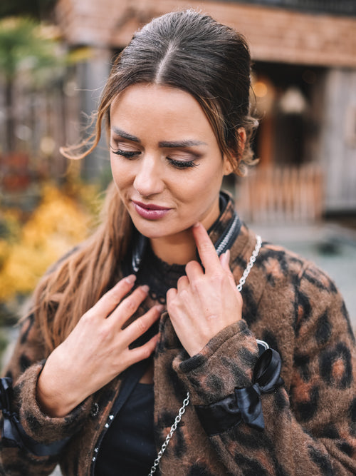 Mantel "Panthera Bow"