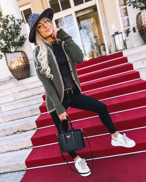 Strickjacke „Jägerin“