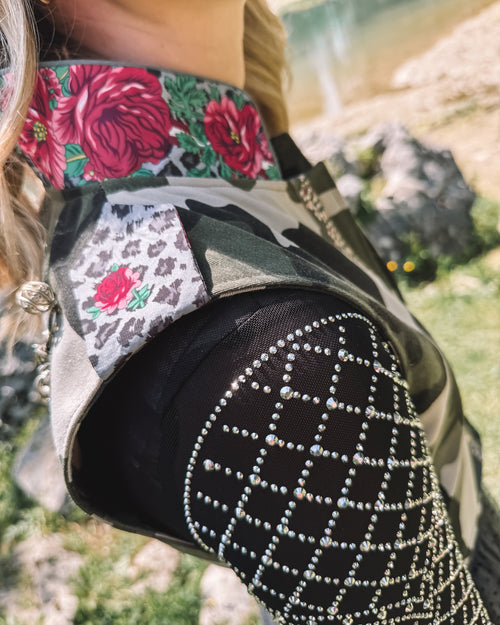 Gilet „Camo Queen“ mit Charivari