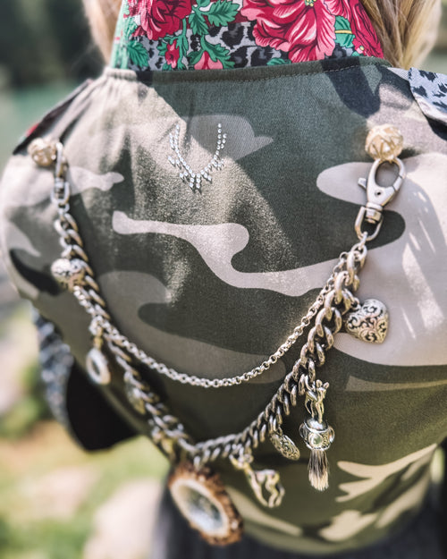 Gilet „Camo Queen“ mit Charivari