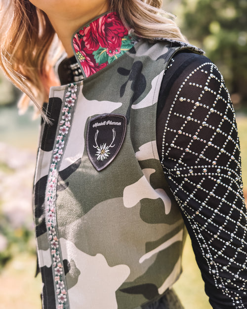 Gilet „Camo Queen“ mit Charivari