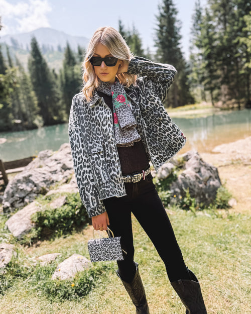 Oversized Jeansjacke „Leopard Grace“ - grau