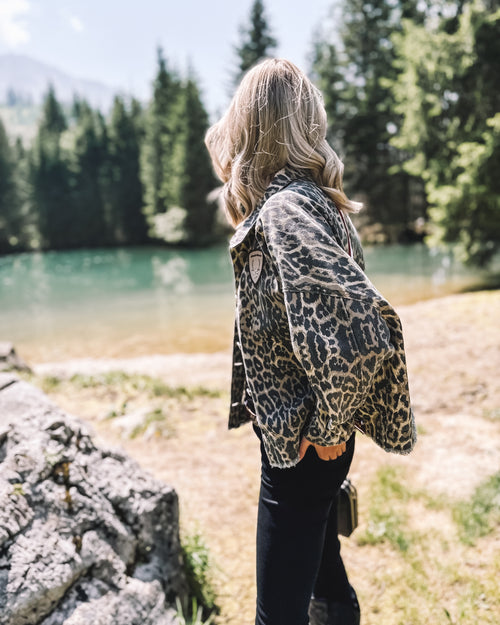 Oversized Jeansjacke „Leopard Grace“ - braun