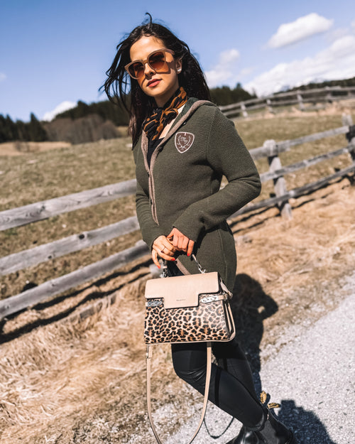 Strickjacke „Jägerin“