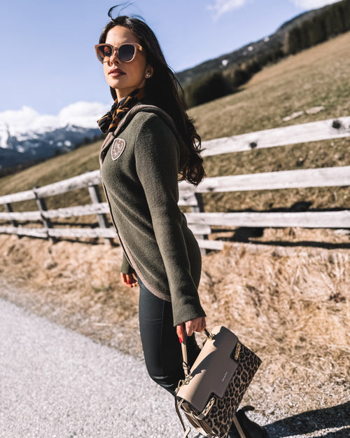 Strickjacke „Jägerin“