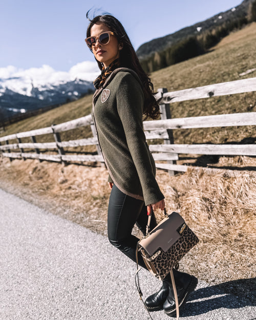 Strickjacke „Jägerin“