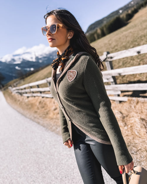 Strickjacke „Jägerin“