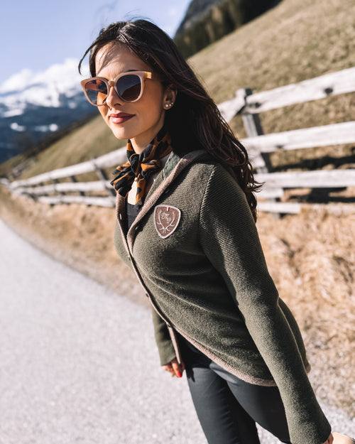 Strickjacke „Jägerin“