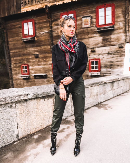 "Peak Plush" Stricktuch