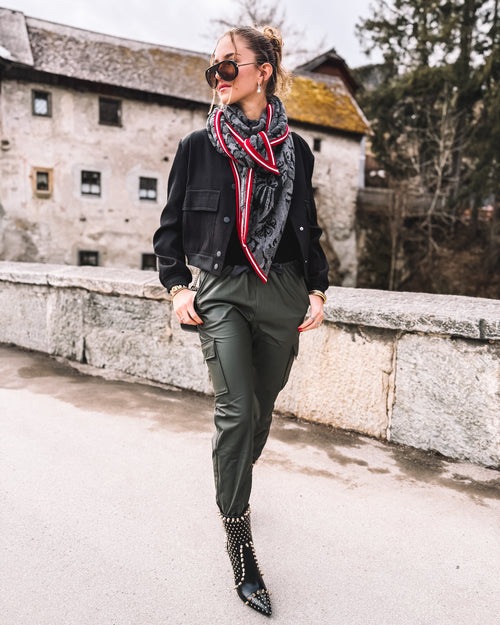 "Peak Plush" Stricktuch