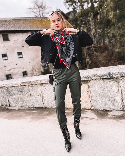 "Peak Plush" Stricktuch