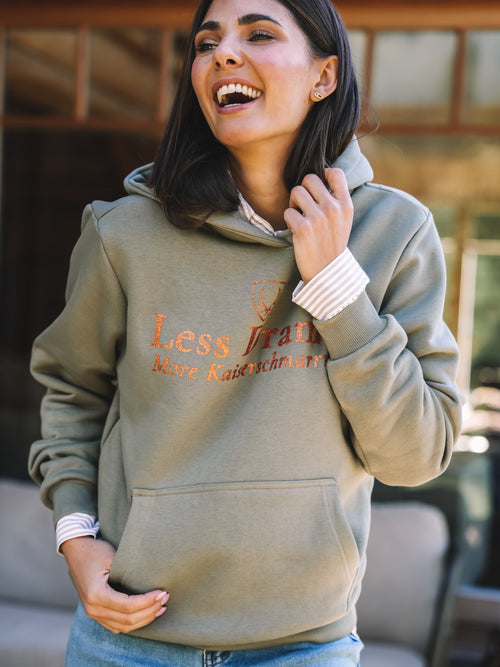 Hoodie "Less Drama More Kaiserschmarrn" - oliv