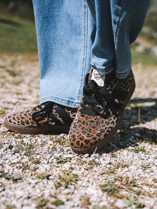 Sneakers „Leopard Society“