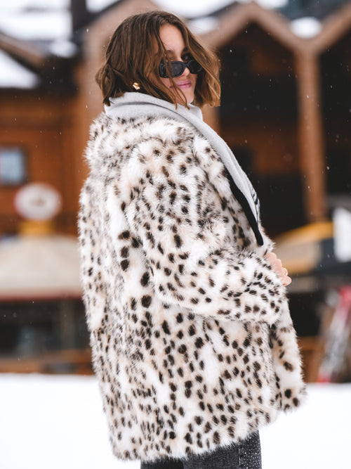 Kunstpelzmantel „Ice Leopard Allure“