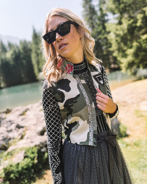 Gilet „Camo Queen“ mit Charivari