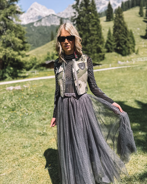 Gilet „Camo Queen“ mit Charivari
