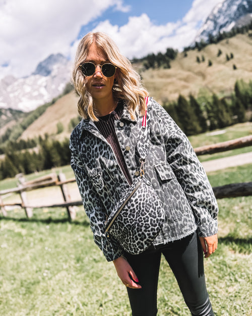 Oversized Jeansjacke „Alpine Leo Glimmer“ grau