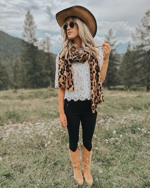 "Cozy Leopard Embrace" Schal